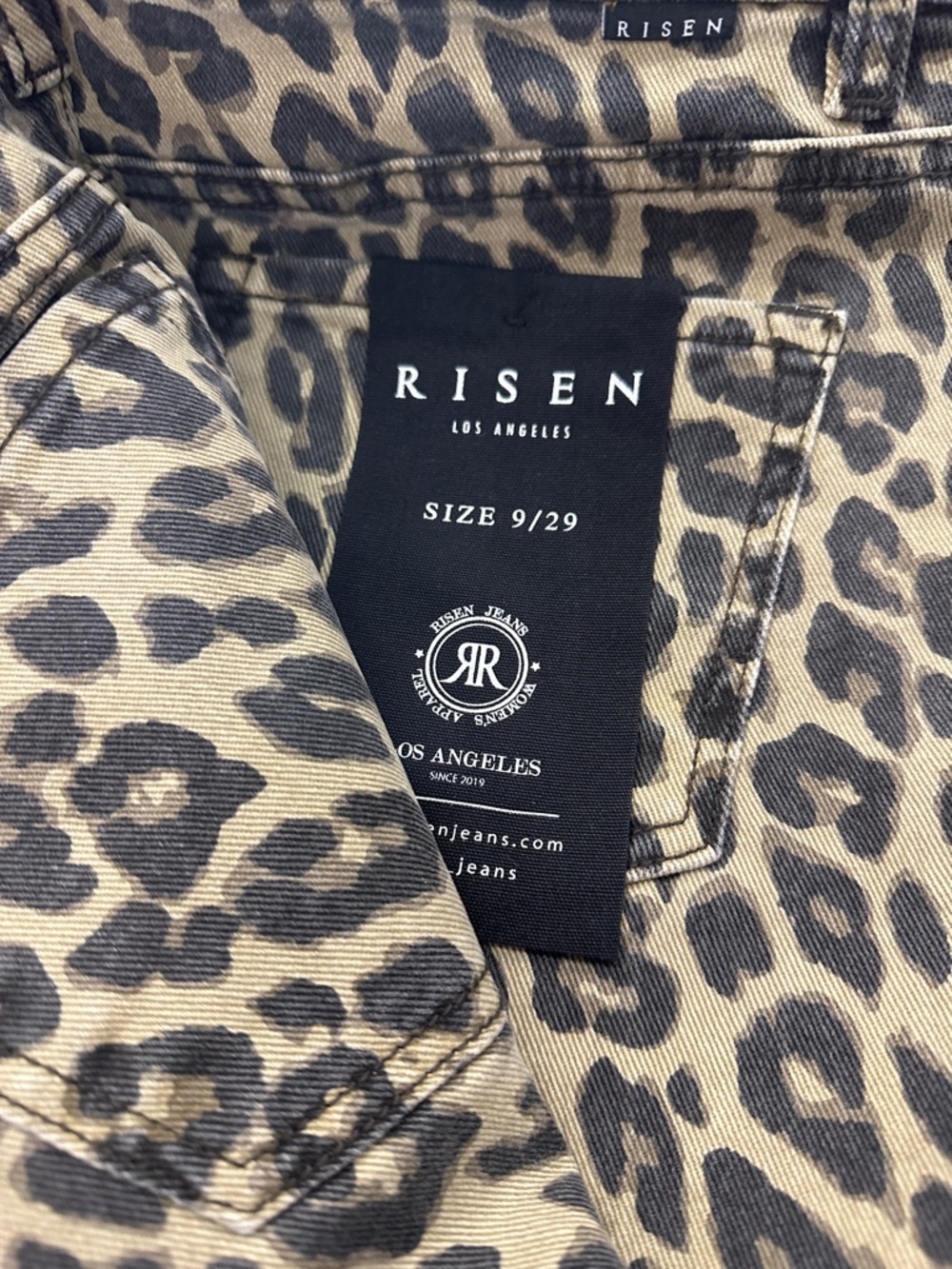 New w tags. Cheetah leopard coffee color jeans Risen. Wide leg long size 0, 1, 9 - Picture 5 of 6